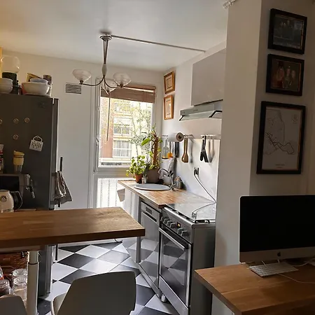 Spicy And Play In The Heart Of Apartment